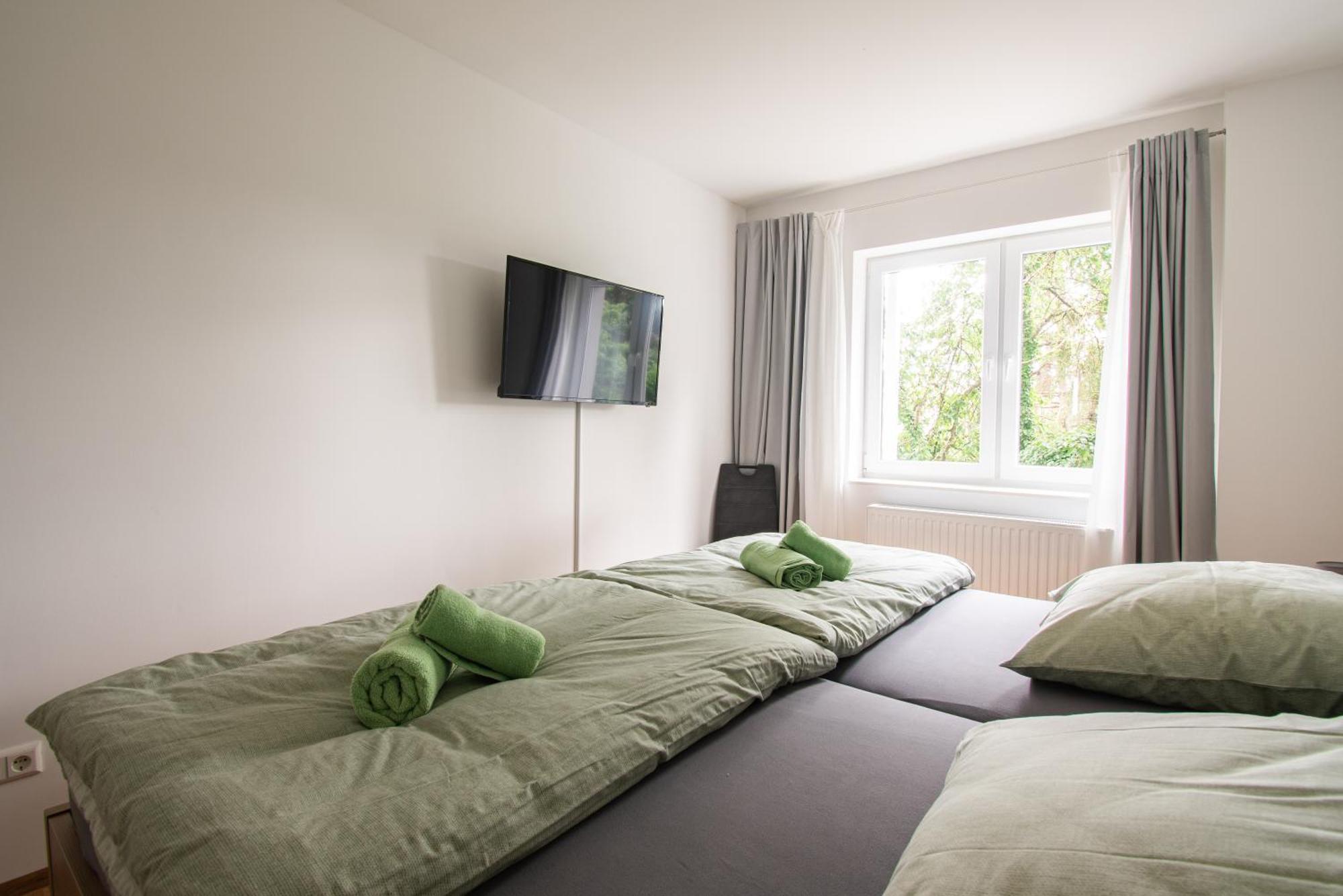 Im Gruenen Von Mit Wlan Und Balkon Apartment Magdeburg